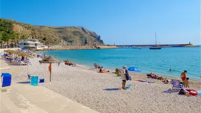 Arnaques vacances IA : témoignages recherchés