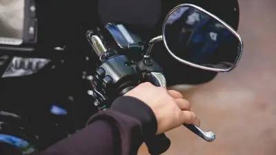 Aude : un motard meurt après un coup d'œil sur son GPS