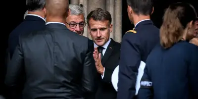 Aux obsèques de Patriat, Macron met en garde Philippe et Attal