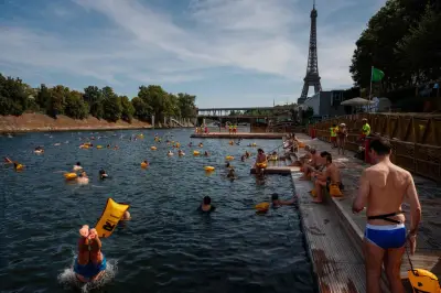 Baignade dans la Seine : face aux beach clubs, la gratuité séduit