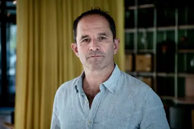 Benoît Hamon défend la taxe robot contre l'insurrection