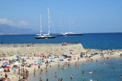 Black Pearl : le voilier à 200 M$ au large d'Antibes
