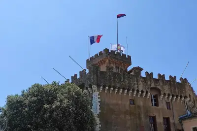 Cagnes-sur-Mer : le maire RN retire le drapeau ukrainien du château