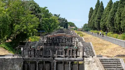 Canal du Midi à Béziers : l'escalier de Neptune, chef-d'œuvre de Riquet