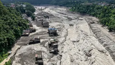 Chine-Népal : 472 morts, 1400 disparus, un lac menace