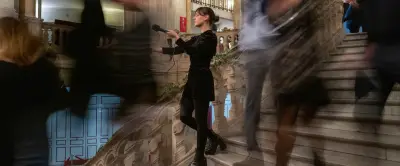 Chloé Kobuta collecte vos pensées nocturnes pour une œuvre sonore à l'Opéra Comédie