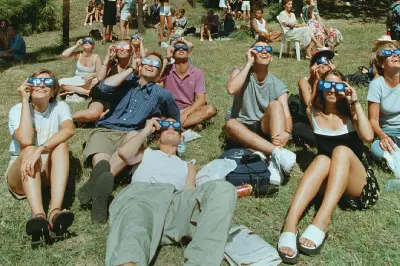 Éclipse 1999 à Nice : émeute pour des lunettes, location à 1 franc