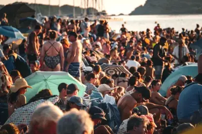 Éclipse au Brusc : plus de 10 000 personnes, la Ville s'adapte en urgence