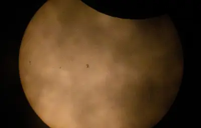Éclipse : l'ISS photographiée devant le Soleil par la NASA