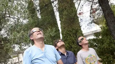 Éclipse solaire : les Bagnolais se préparent à lever les yeux au ciel