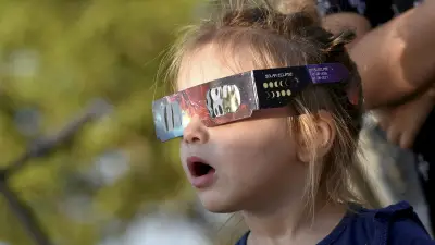Éclipse solaire à Montpellier : des milliers de spectateurs émerveillés au Peyrou