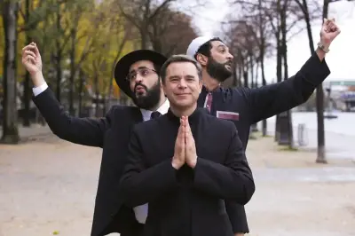 « CoeXister » : la farce religieuse de Fabrice Eboué fait mouche