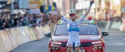 Demi Vollering remporte la 8e étape et prend le maillot jaune à Nice