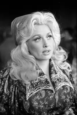 Dolly Parton : une vie racontée à Dollywood