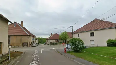 Doubs : un ado de 17 ans percuté par un tracteur à Fallerans