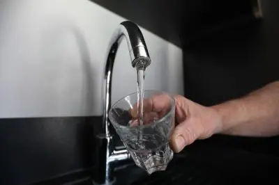 Eau chaude du robinet : risques et précautions