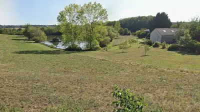 Elle achète un lac et deux maisons pour 370 000 euros