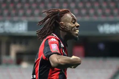 Elye Wahi accueilli en héros par les supporters de l'OGC Nice