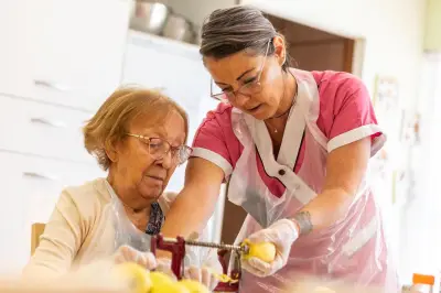 En Ehpad, la cuisine comme outil thérapeutique pour rompre l'isolement