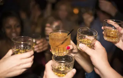 Espagne : un salarié en arrêt maladie travaillait dans un bar, son licenciement annulé