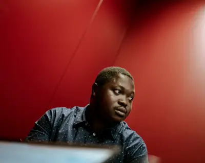 Exil forcé d'un journaliste centrafricain face à la propagande russe