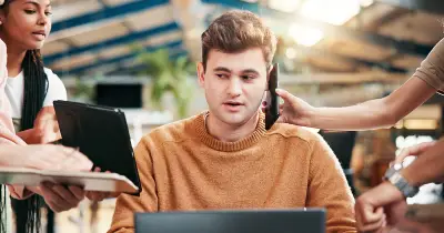 Face au trop-plein d'outils numériques, le retour à la voix au travail