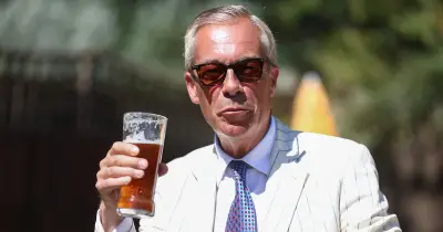 Farage réélu à Clacton, mais sous la menace d'enquêtes
