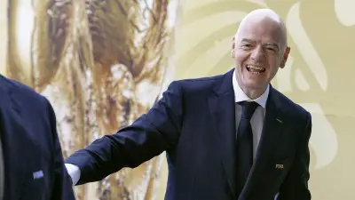 Fifa : Infantino lâché par ses proches, menacé de poursuites