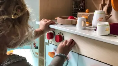 Floride : une fillette de 3 ans meurt après s'être coincé la tête dans une dînette
