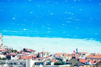 Forte houle à Nice : drapeau rouge, 15 mises en sécurité