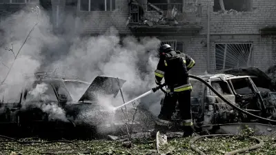 Frappes russes meurtrières en Ukraine : au moins neuf morts