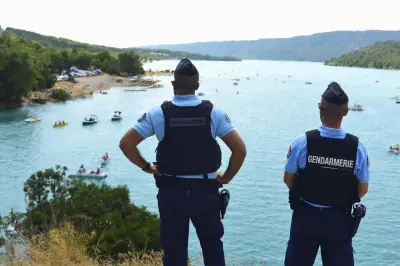 Gendarmes en patrouille contre le feu autour du lac de Sainte-Croix