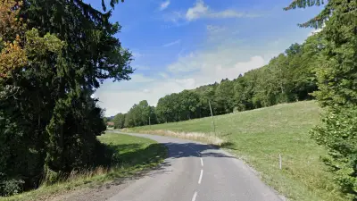 Haute-Savoie : une motarde gravement blessée après une chute de 10 mètres