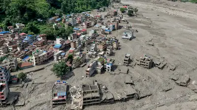 Himalaya : au moins 633 morts, les recherches continuent