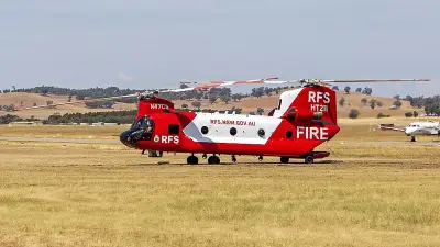 Incendies : les capacités des hélicoptères australiens Chinook et Bell 412