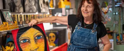 Isabelle Marsala : ses portraits féminins aux couleurs primaires