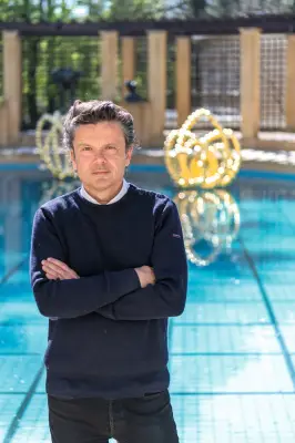 Jean-Michel Othoniel : l'art du verre et de la lumière