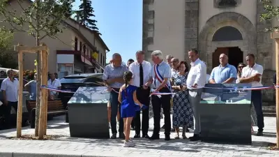 La Bastide-Puylaurent inaugure sa nouvelle place de l'église