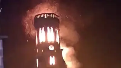 La foudre incendie le clocher de la cathédrale du Ségala dans l'Aveyron