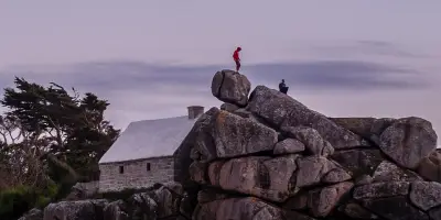 Lire « Le Pays des étés » : la mémoire des vacances heureuses