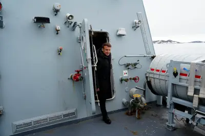 Macron en Suède pour sceller la vente de frégates pour 4,3 Mds €