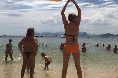Maillot de bain dépareillé : l'élégance estivale selon Sophie Fontanel