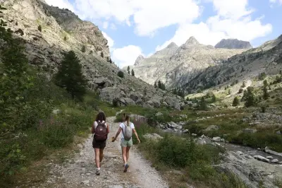 Montagne été : cinq bonnes pratiques pour randonner sans risque