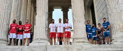 Nîmes Olympique dévoile ses maillots 2026-2027, dont un third en denim
