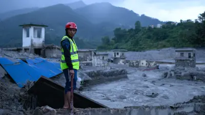 Népal : 700 morts et 3 000 disparus après la crue de l'Himalaya