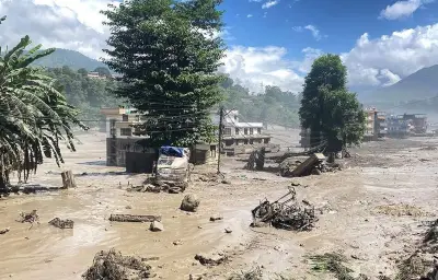 Népal : au moins 19 morts dans des inondations, 384 touristes portés disparus