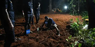 Népal : des victimes de la crue inhumées avant identification