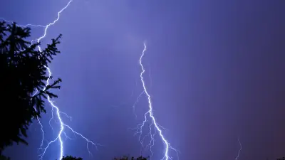 Orages violents en Occitanie : nuit agitée, grêle et rafales