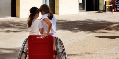 Paris : des centres de loisirs inclusifs pour enfants valides et handicapés