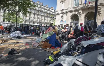 Paris met à l'abri 253 migrants devant la mairie du Centre